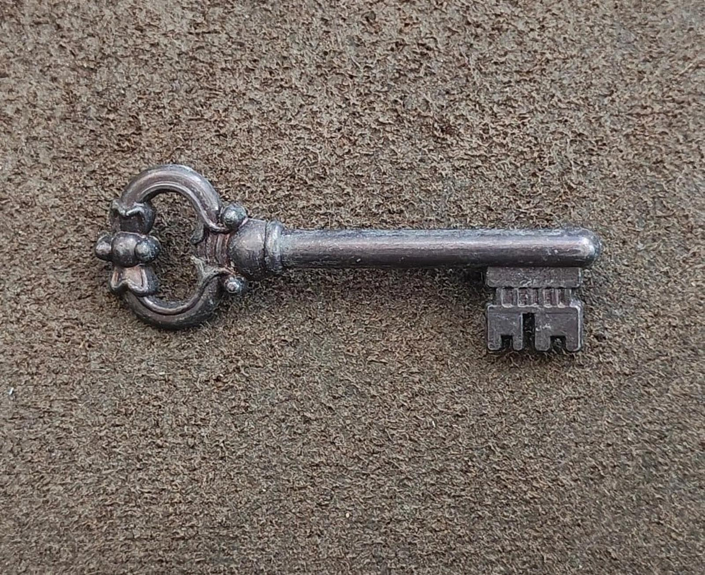 Vintage Pewter Skeleton Key Brooch