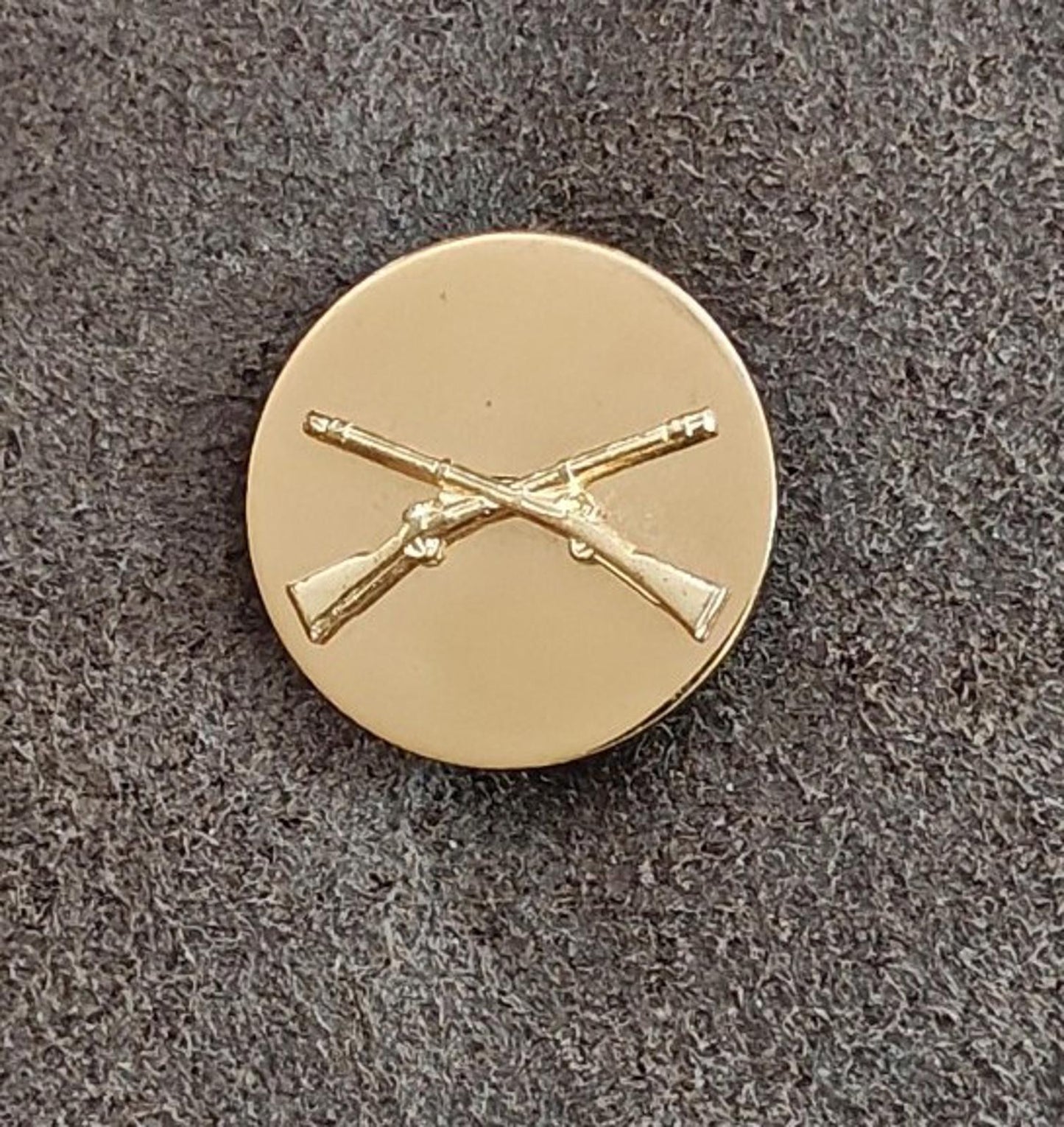 1940's WW II US Infantry Crossed Rifles Brass Pin