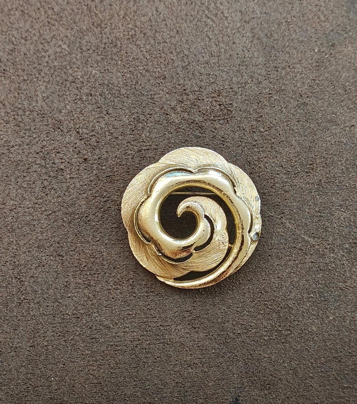 1980s Gold Tone Textured Swirl Flower Design Brooch
