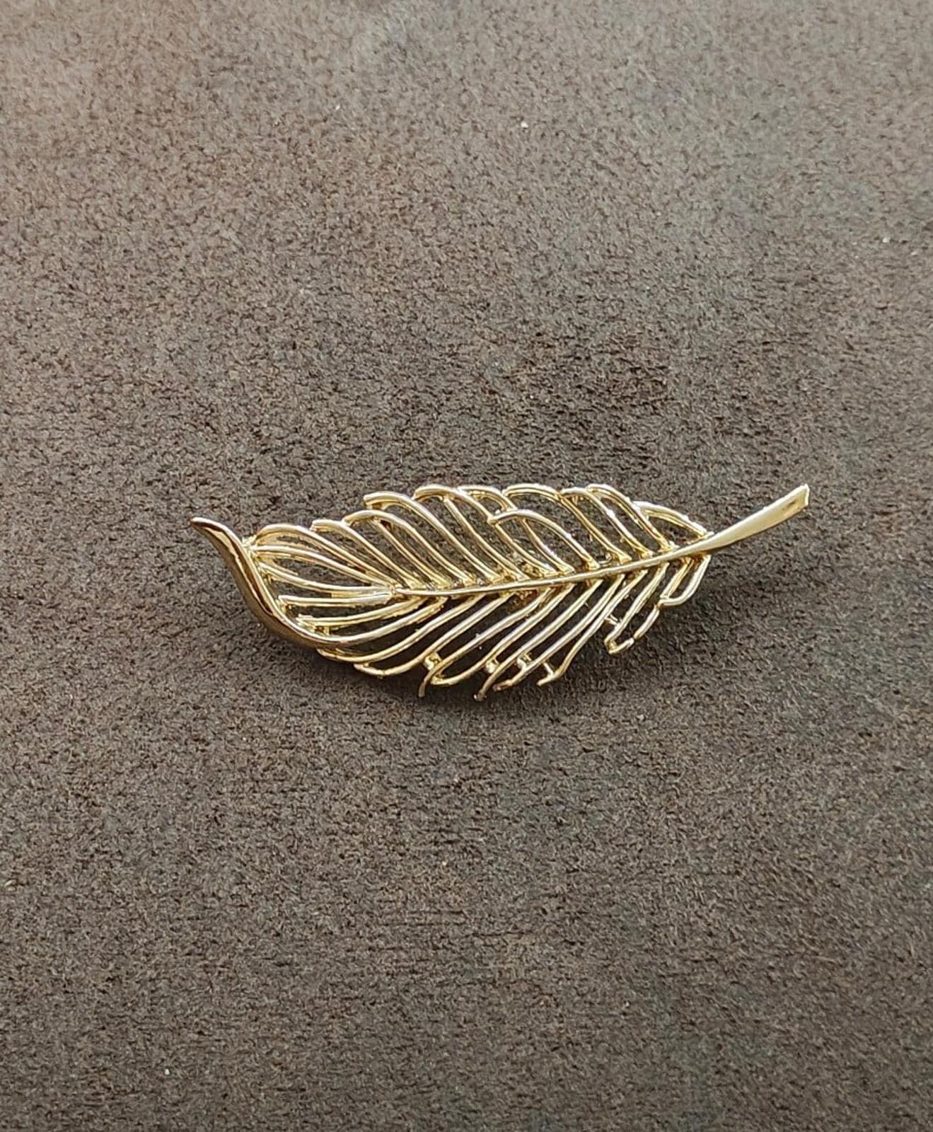 1980s Gerry's Open Work Gold Tone Feather/Leaf Brooch