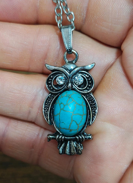 Silver Tone Faux Turquoise Stone Pendant Necklace
