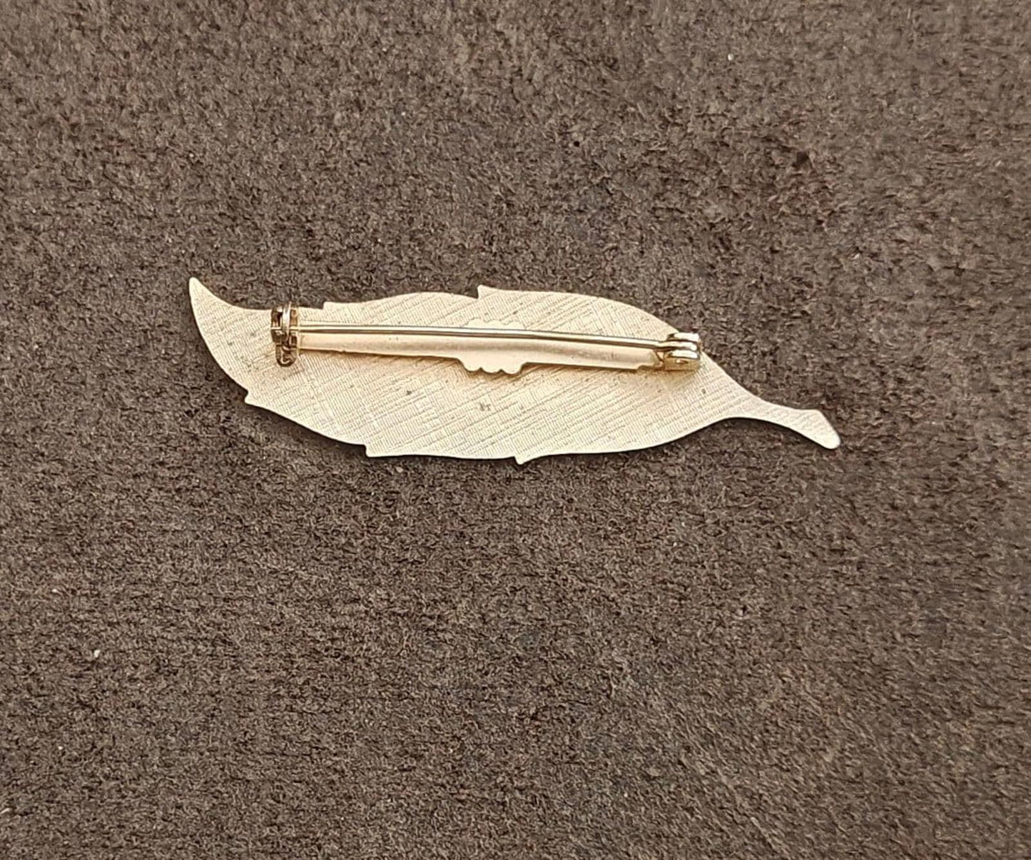 1950s/60s Gold Tone Leaf Brooch With Etched Detailing Along Its Spine and Ribs