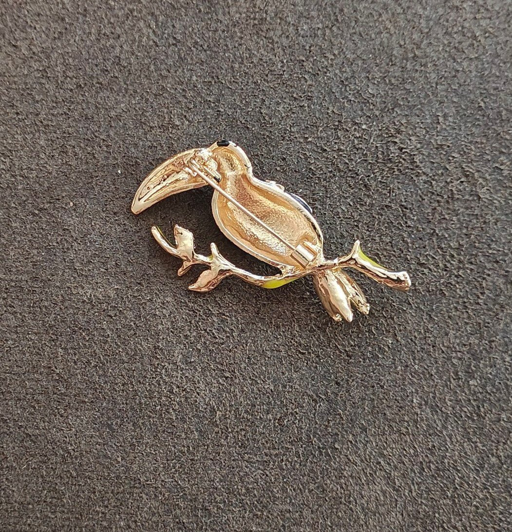 Vintage Style Gold Tone Enamel Toucan Bird Statement Brooch Pin