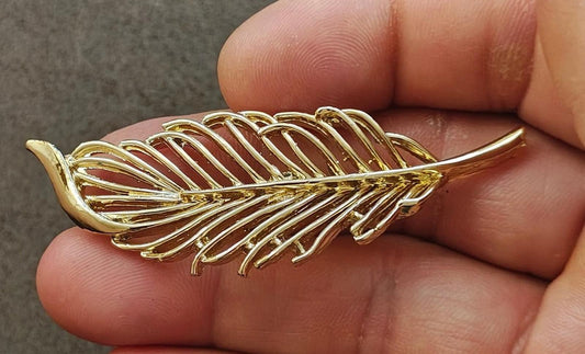 1980s Gerry's Open Work Gold Tone Feather/Leaf Brooch