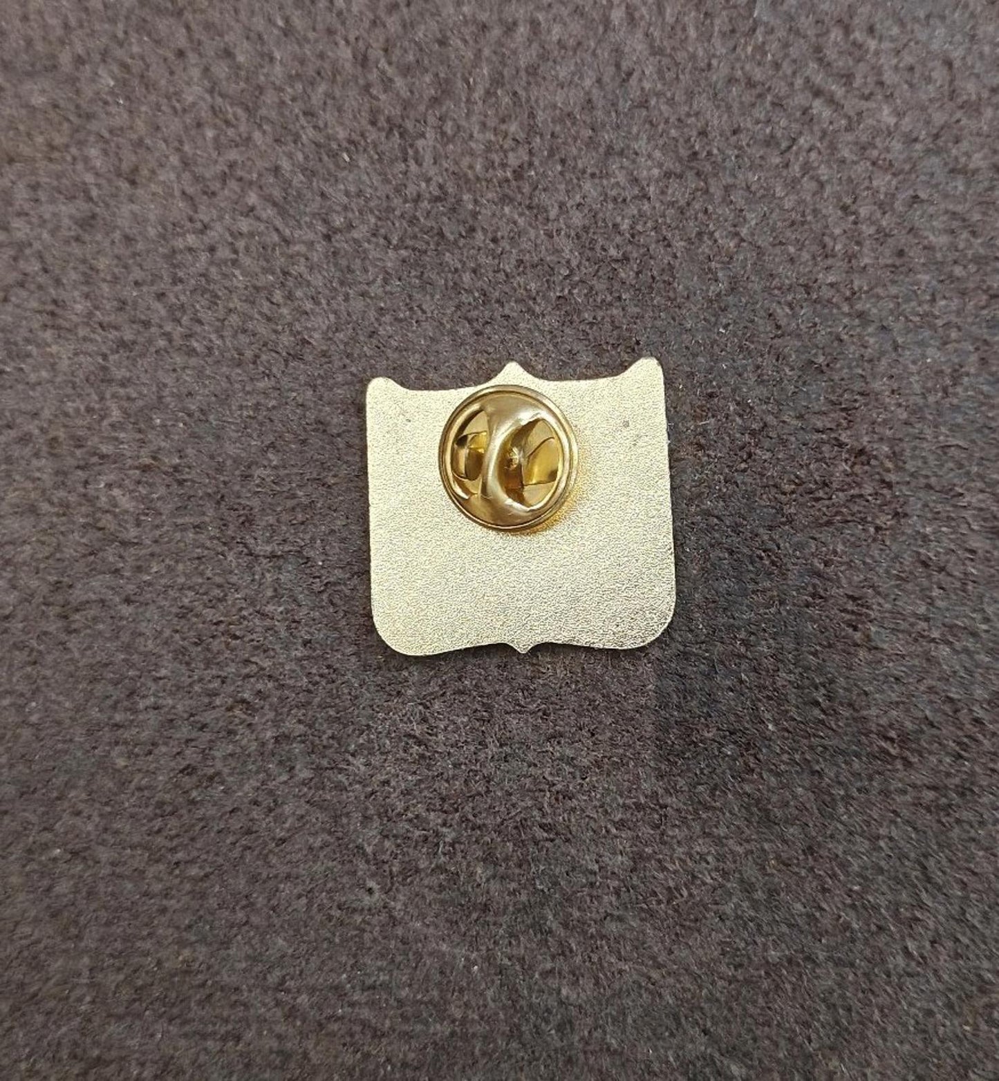 1990s Gold Tone Delaware Souvenir Enamel Pin