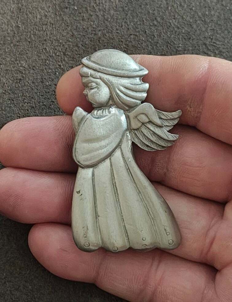 1986 Hampshire Pewter Angel Brooch.