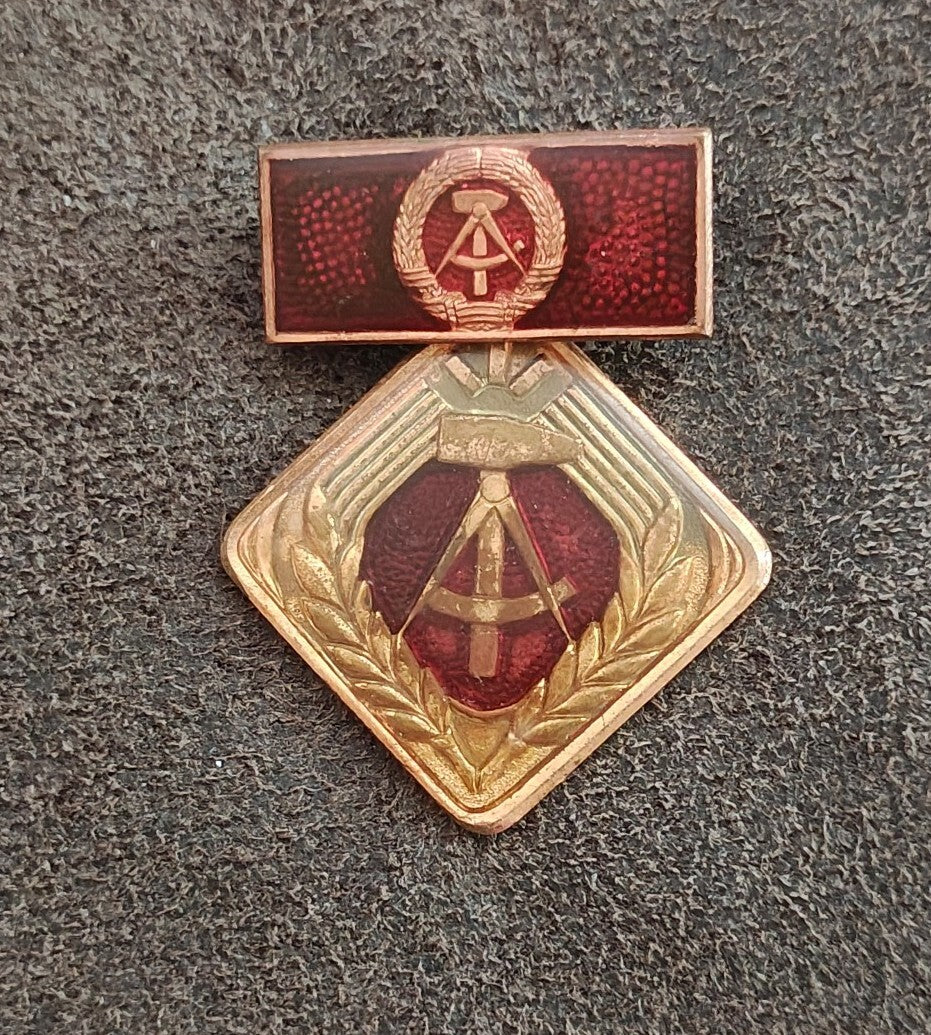 1970s/80s East German (GDR/DDR) Activist of Socialist Labor Medal Badge Pin