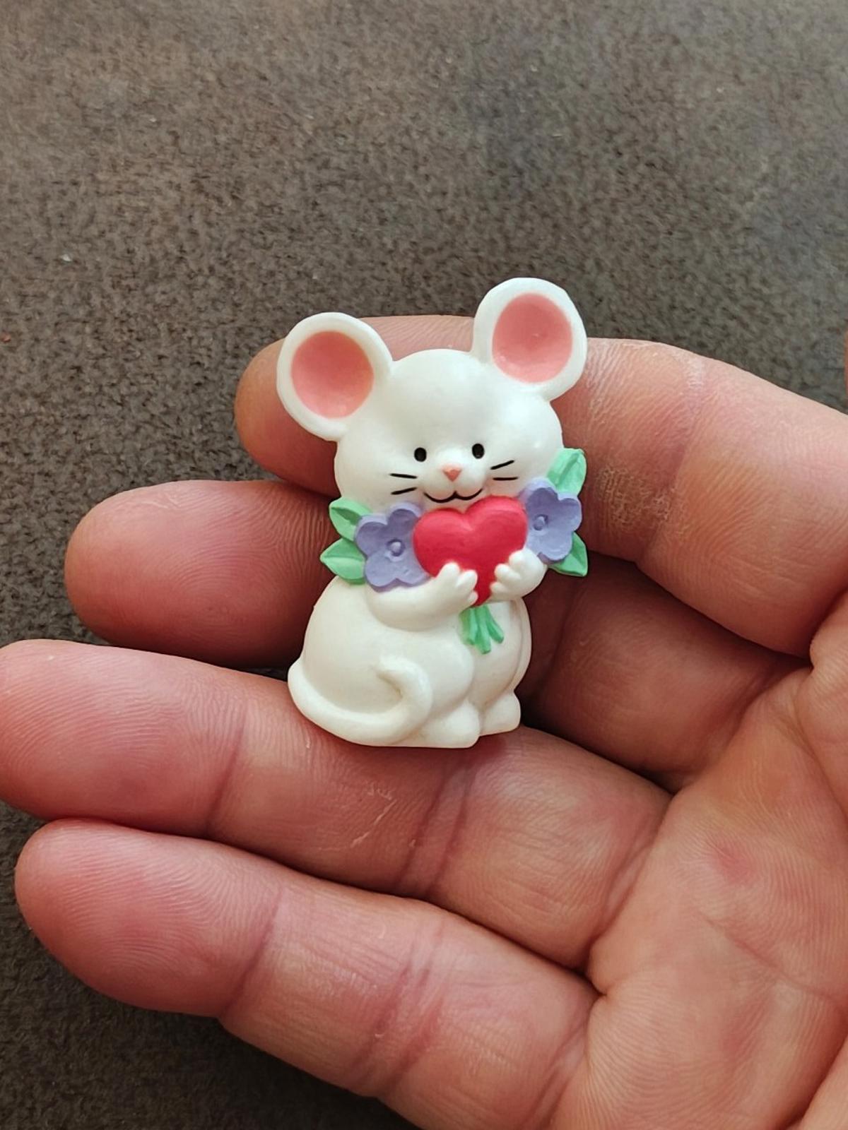 1980s White Mouse Holding a Red Heart and Purple Flowers Valentine's Brooch