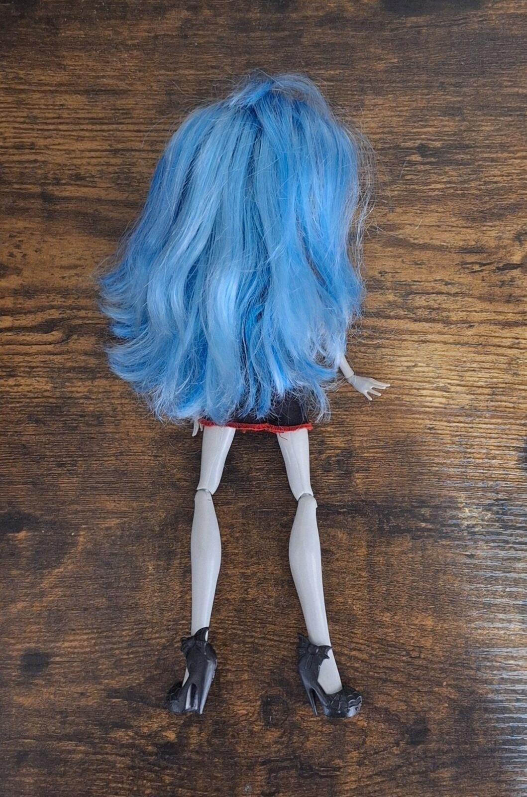 2008 Monster High Ghoulia Yelps Zombie Doll With Red & Black Outfit.