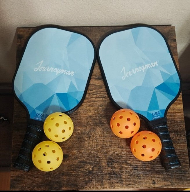 Journeyman Pickleball Set, 2 Paddles, 4 Balls, Carrying Case New With Travel Bag