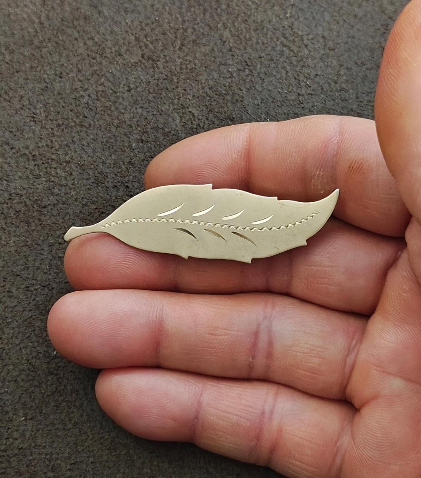 1950s/60s Gold Tone Leaf Brooch With Etched Detailing Along Its Spine and Ribs