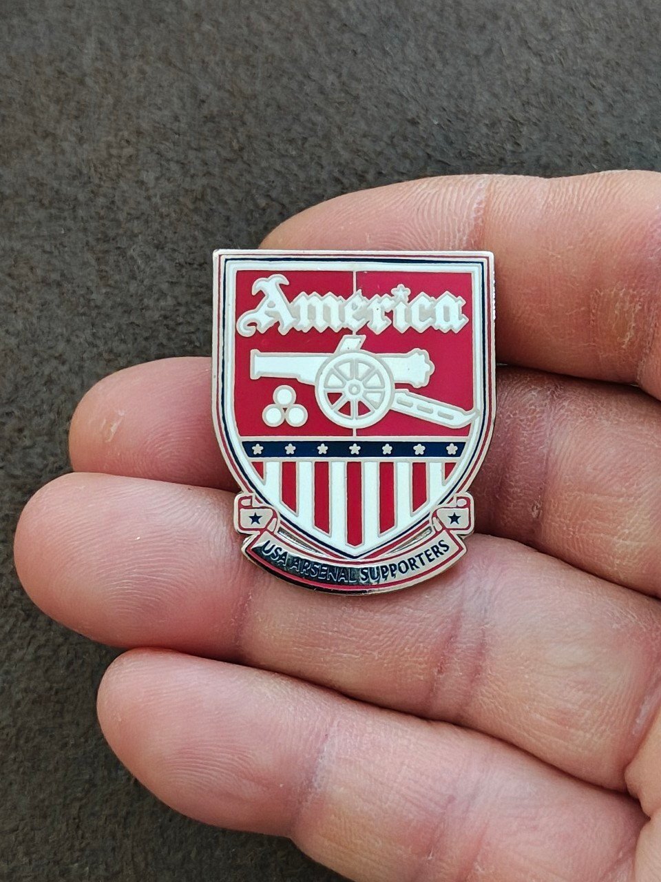 America USA Arsenal Supporters Silver Tone Enamel Pin.