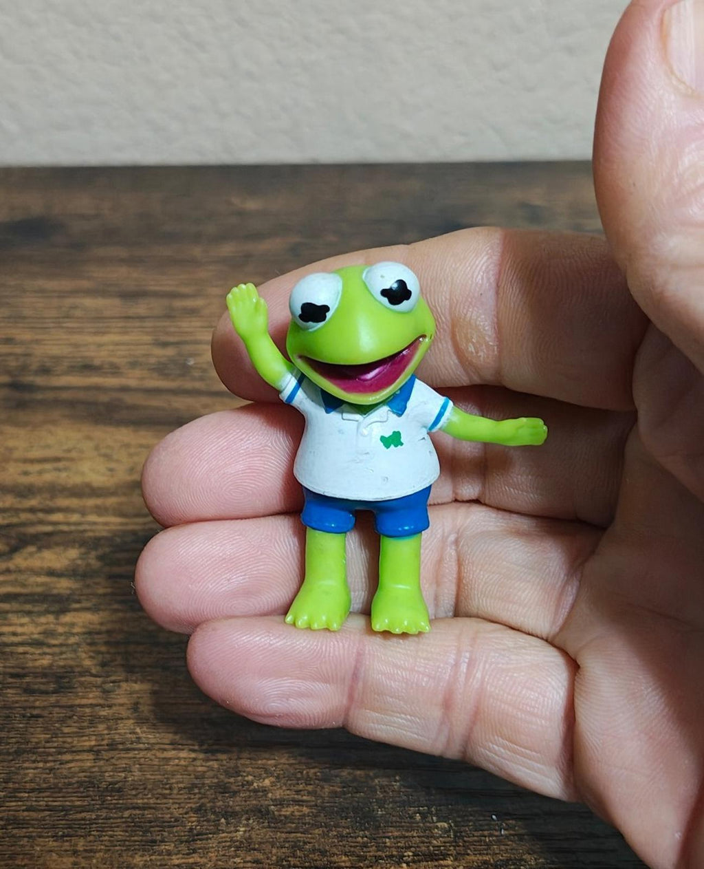 Disney Junior Muppet Babies Kermit The Frog 2" Collectible Figurine