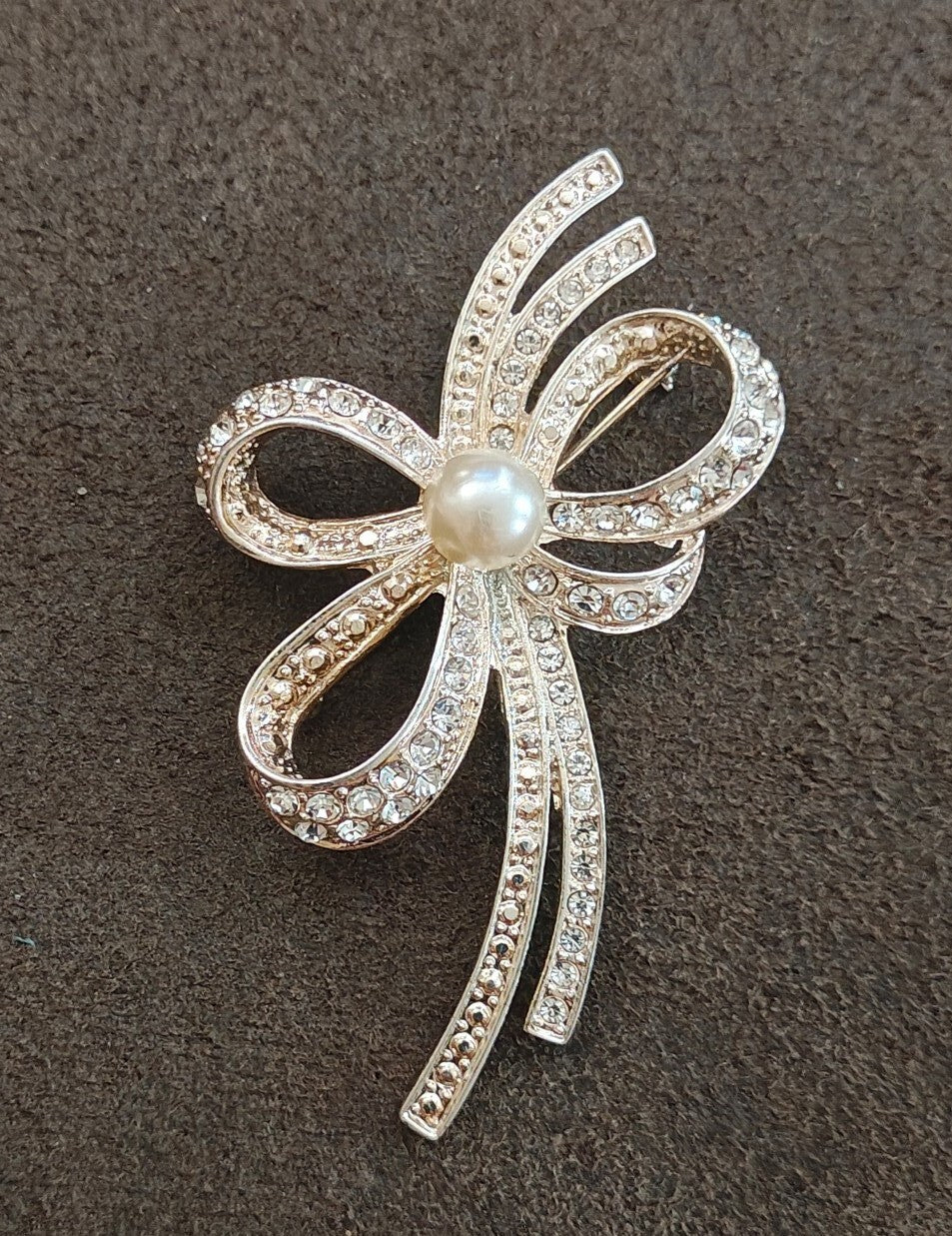 1980s Silver Tone Ribbon Bow With Clear Rhinestones & Large Faux Pearl Brooch