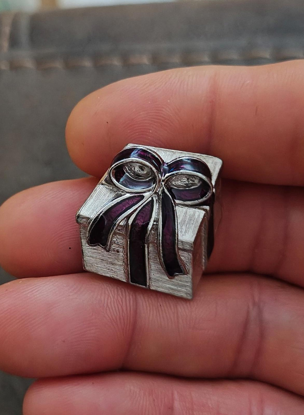 1980s Present With Purple Bow Silver Tone Enamel Pin Brooch