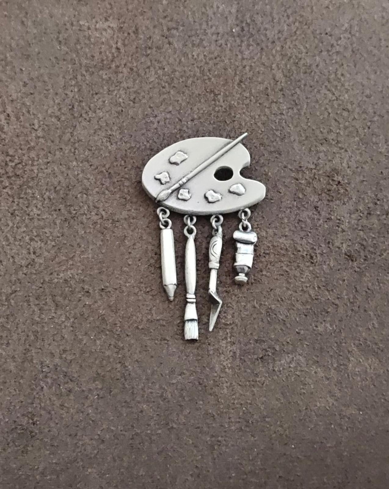 1980s Signed J.J. (Jonette Jewelry) Artist Palette Pewter Dangle Brooch