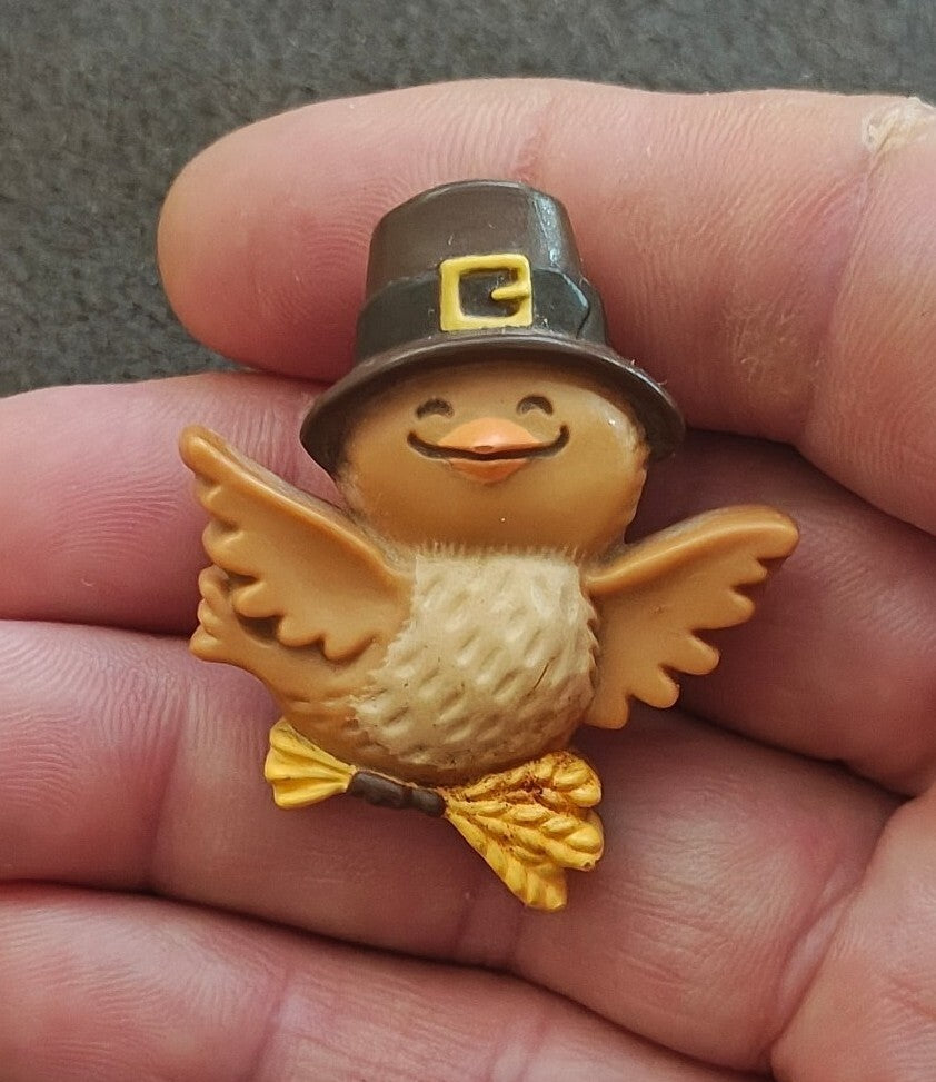 1981 Hallmark Thanksgiving Pilgrim Bird Turkey Plastic Brooch Pin