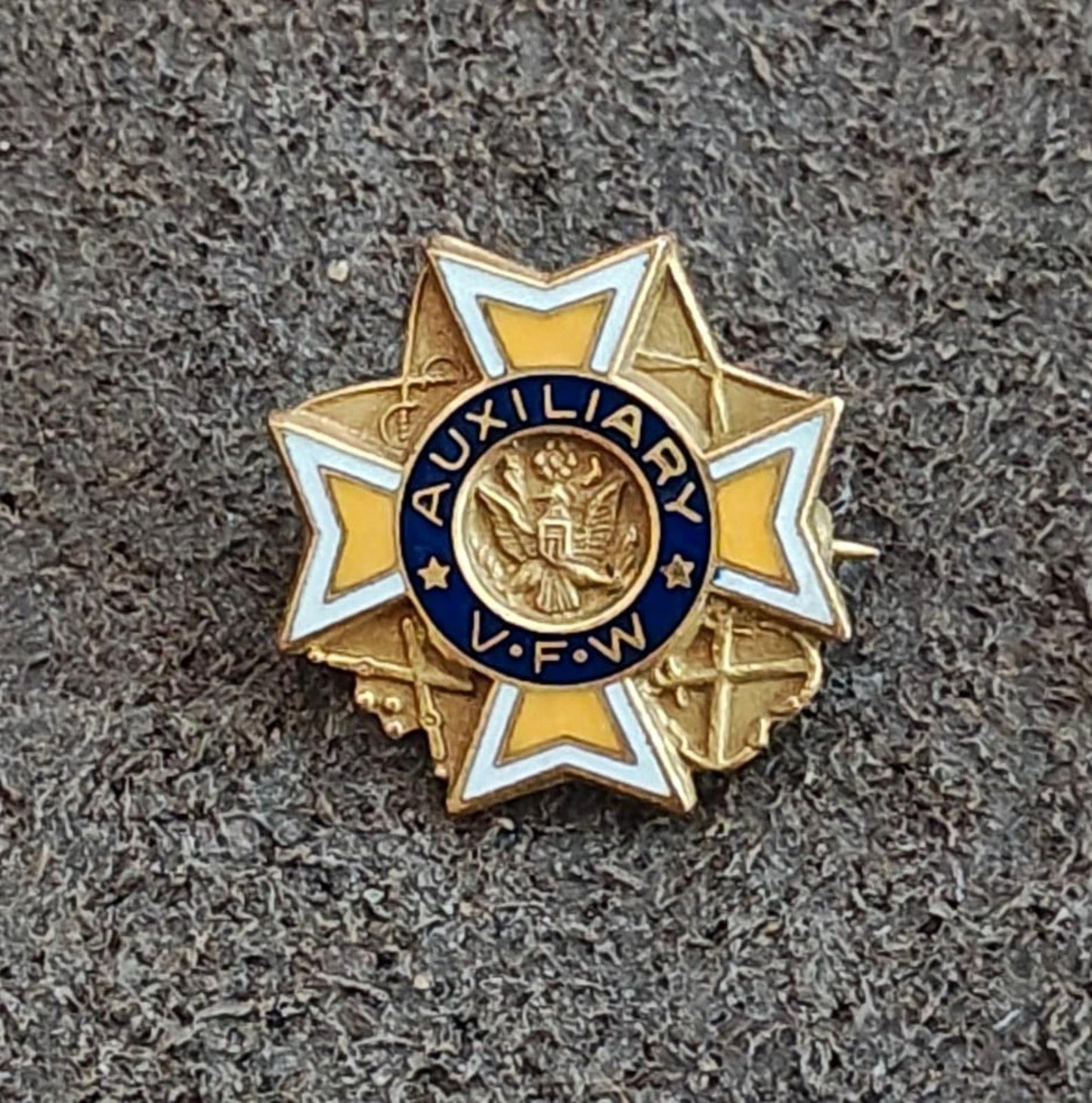 1940's Veterans Of Foreign Wars (VFW) Auxiliary Gold Tone Pin