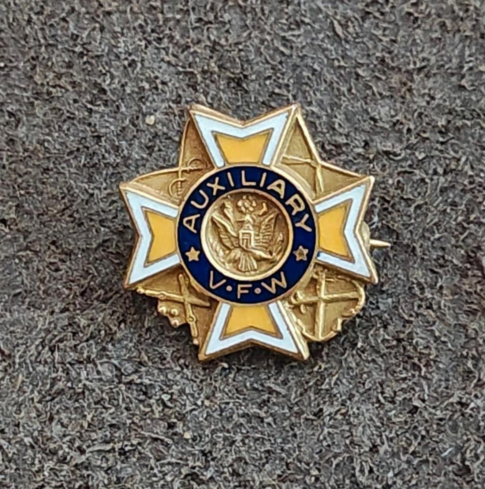 1940's Veterans Of Foreign Wars (VFW) Auxiliary Gold Tone Pin