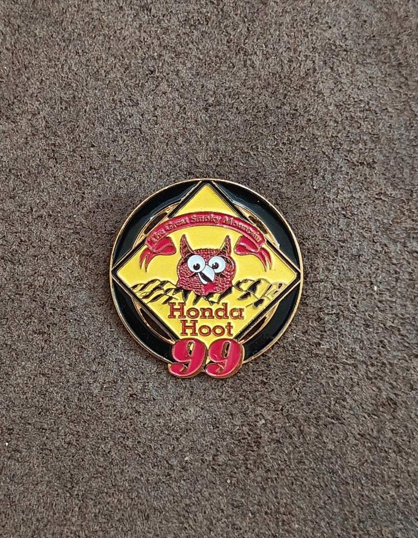 1999 The Great Smoky Mountains 1999 Honda Hoot Event Gold Tone Pin.
