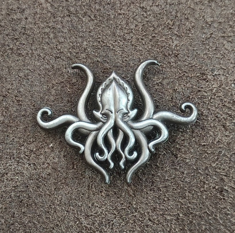 Pinsanity H.P. Lovecraft Cthulhu Antiqued Silver Tone Pin.