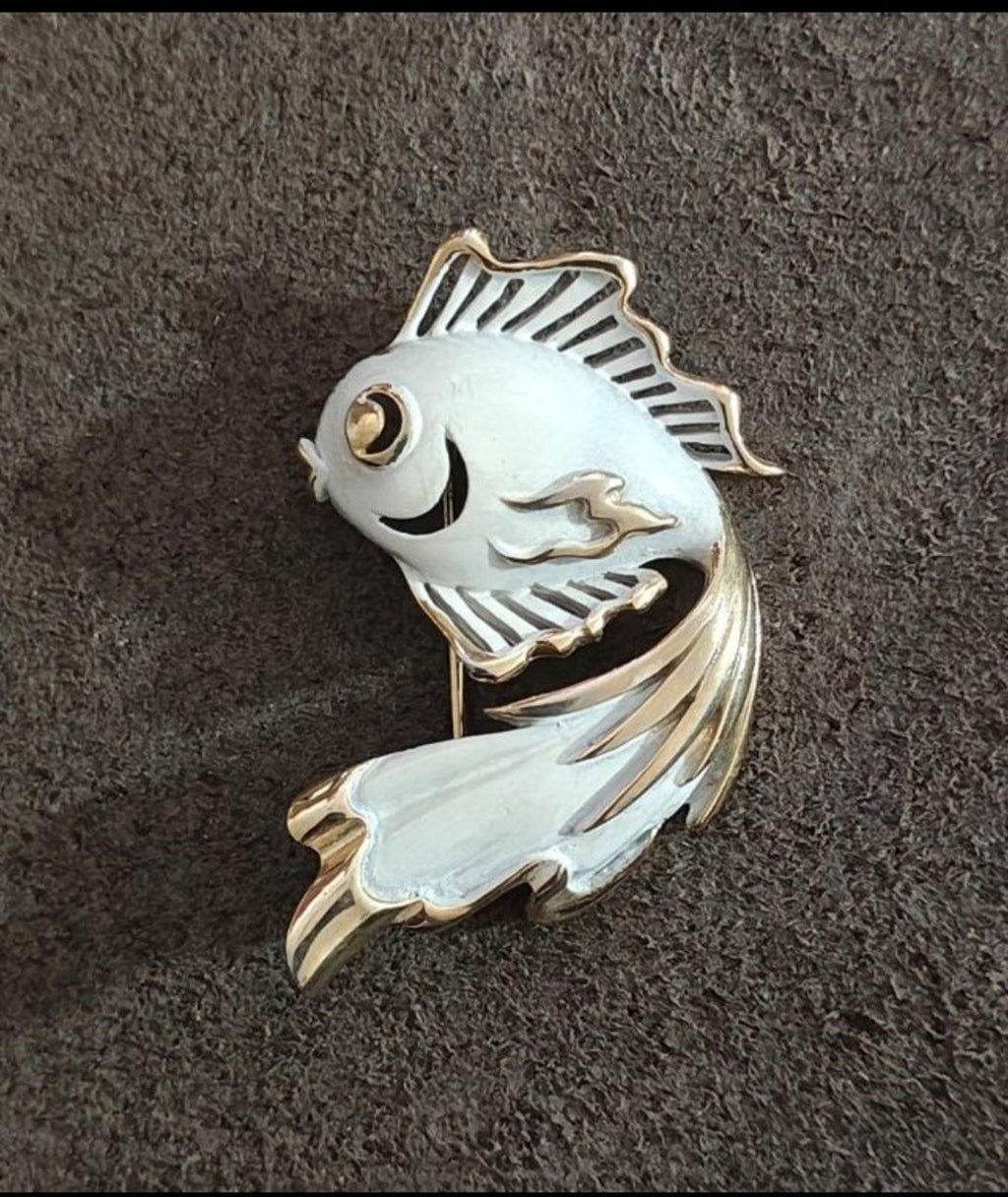 1960s/70s Vintage Gold Tone White Enamel Angel Fish Brooch Pin