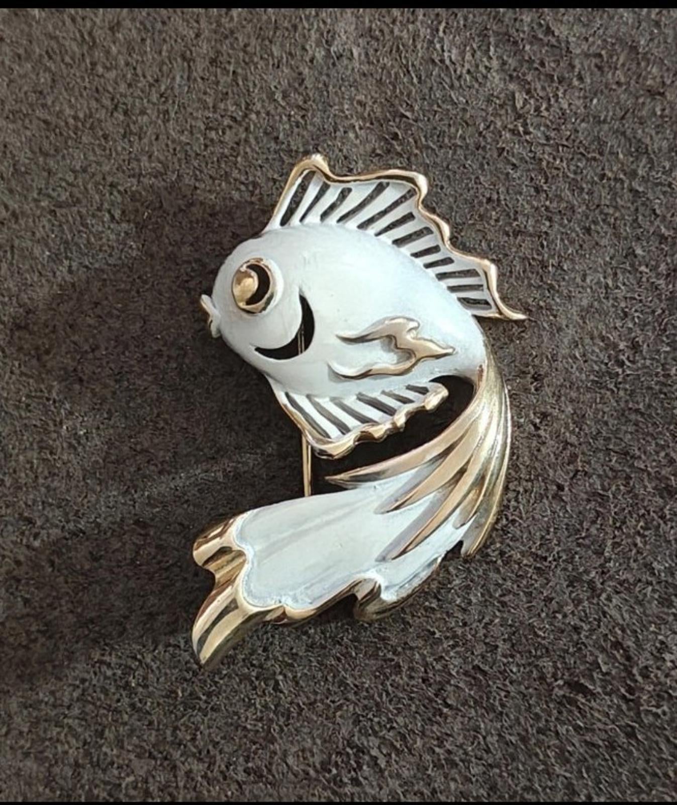 1960s/70s Vintage Gold Tone White Enamel Angel Fish Brooch Pin
