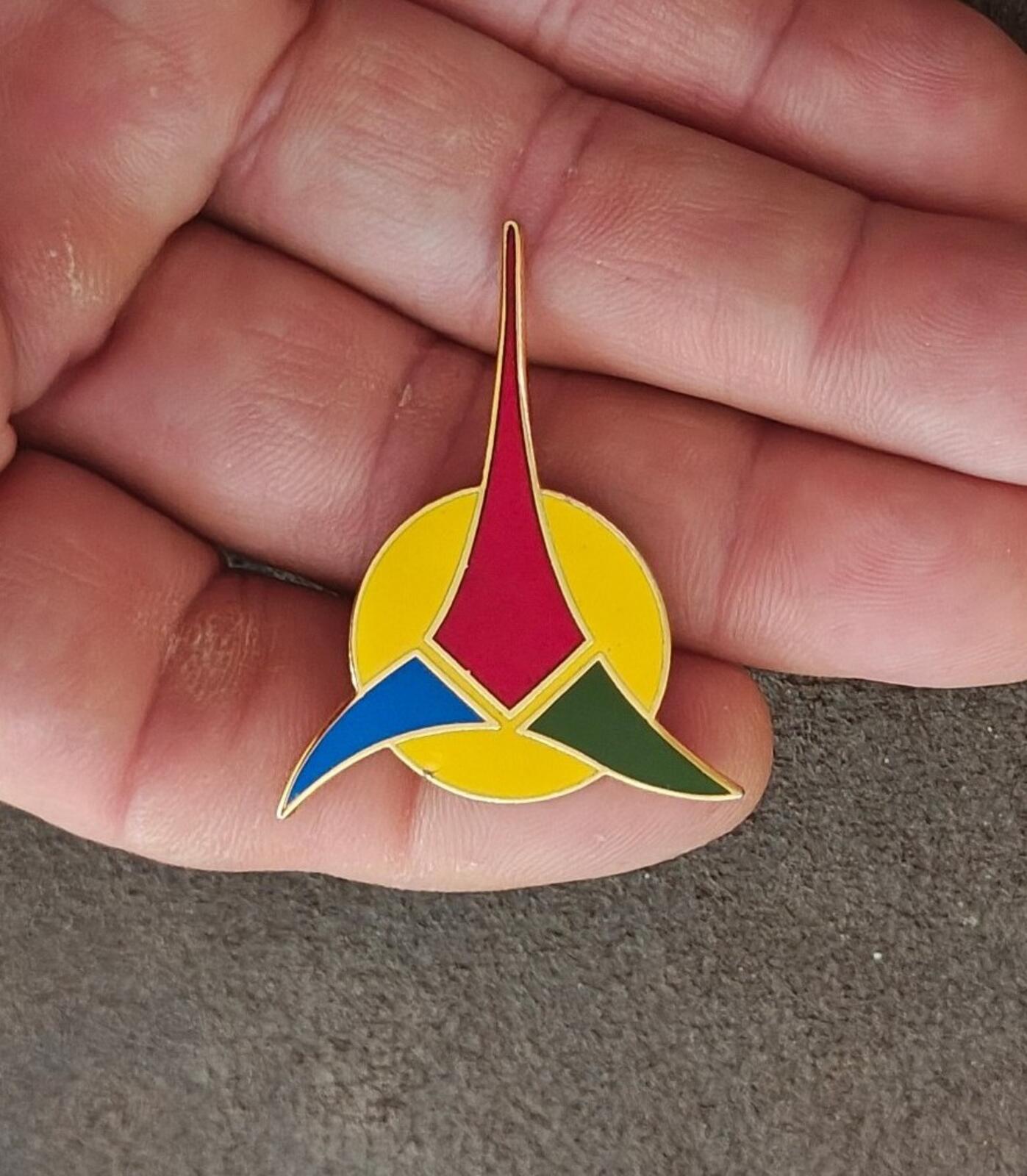1986 Star Trek Klingon Empire Trefoil Gold Tone Enamel Pin Badge