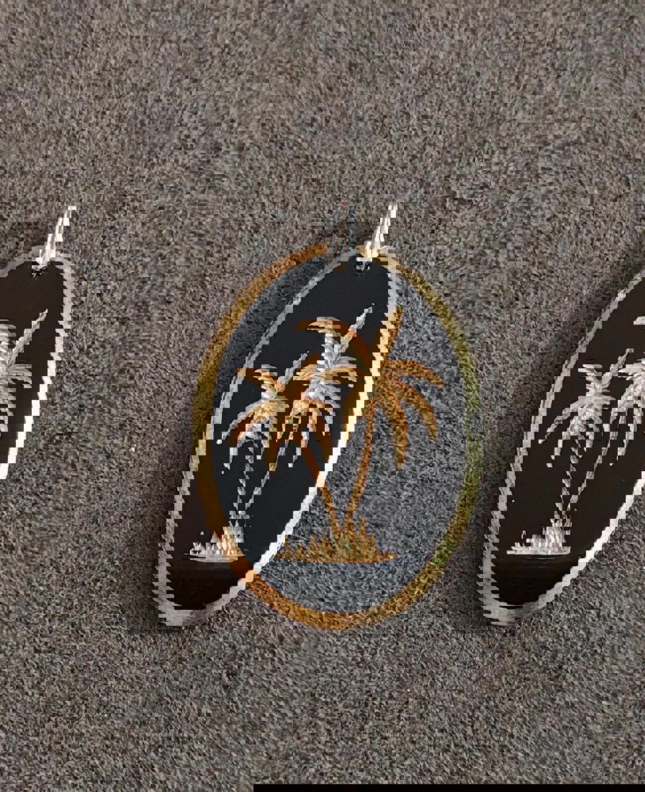 1980's Palm Trees On German Glass Intaglio Gold Tone Pendant