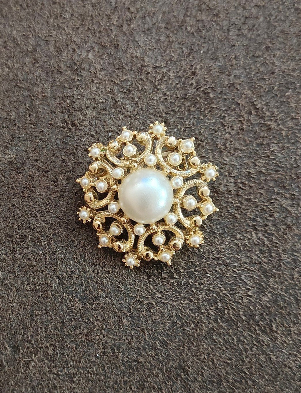 1970s Ornate Gold Tone Faux Pearl Starburst Brooch Pin