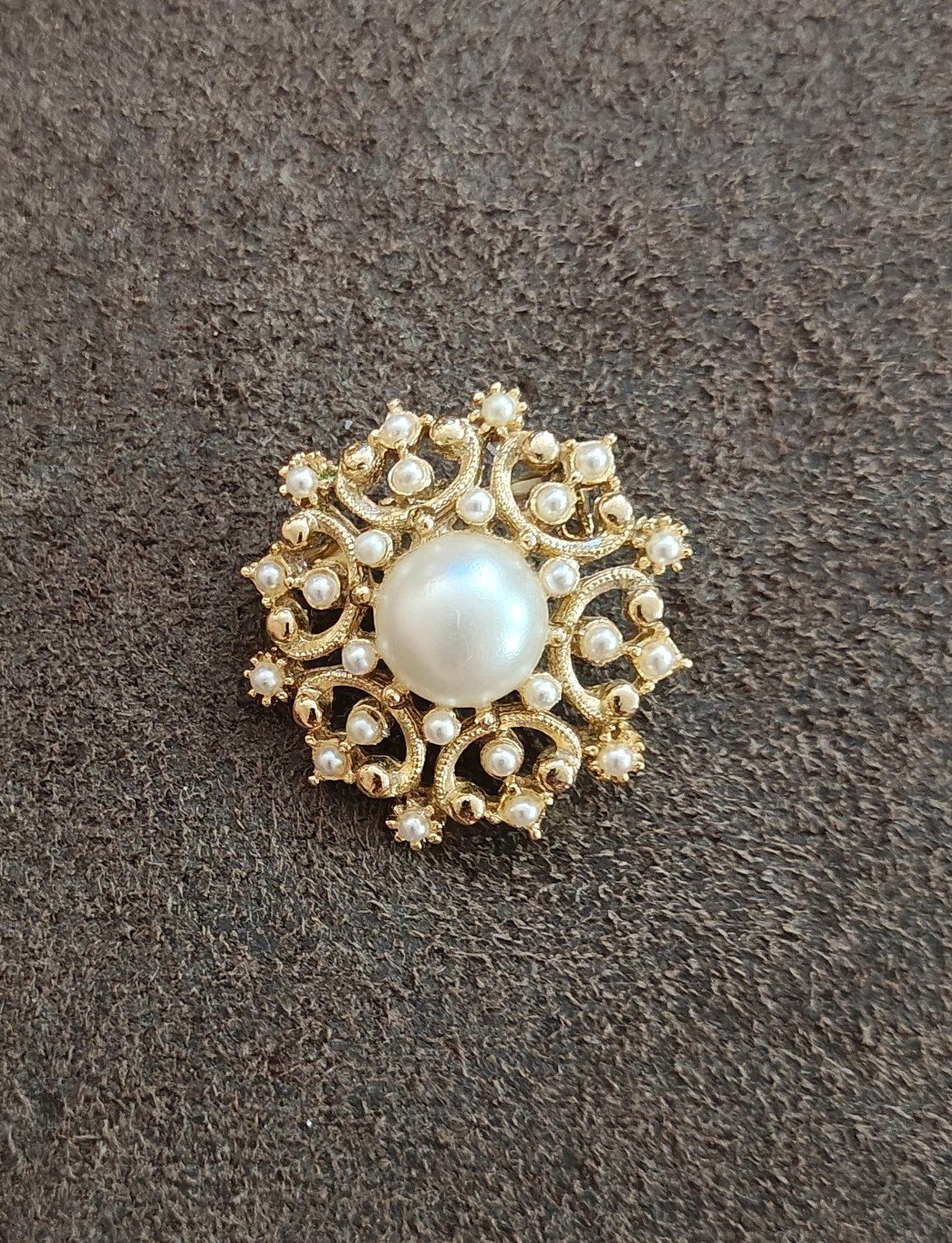 1970s Ornate Gold Tone Faux Pearl Starburst Brooch Pin