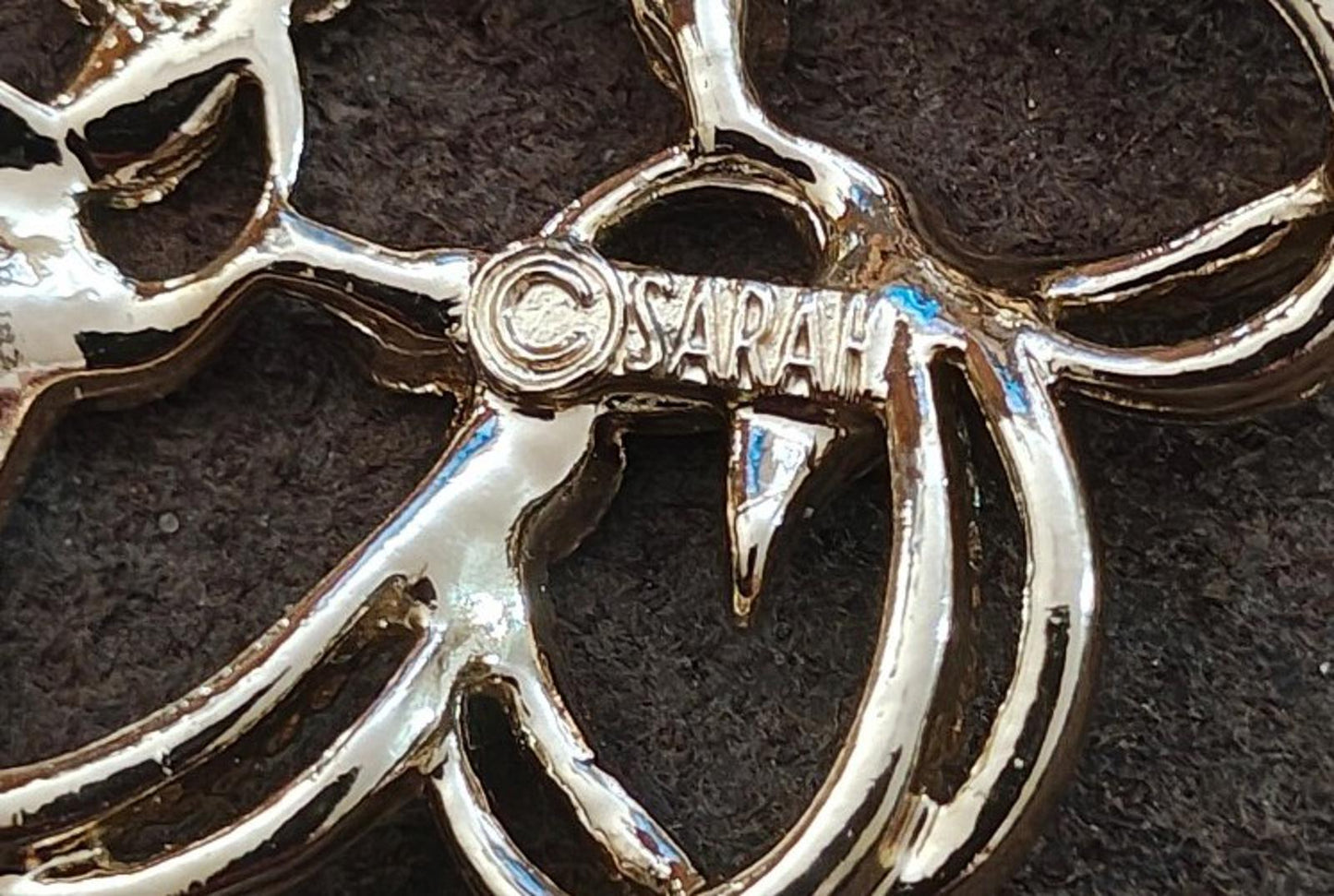 1974 Signed Sarah Coventry Gold Tone Fleurette Brooch