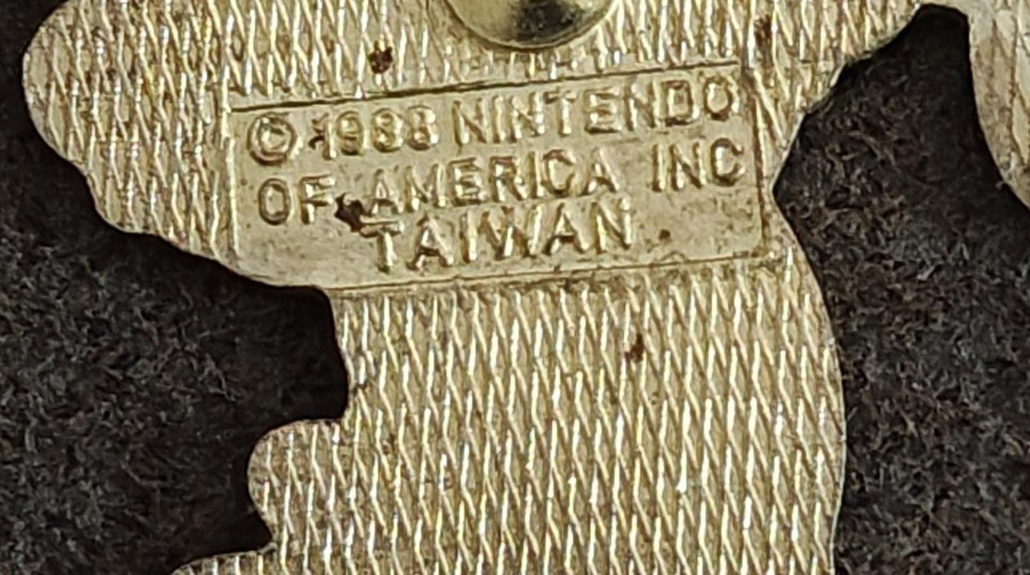 1988 Nintendo Super Mario Bros. Mario Gold Tone Enamel Pin