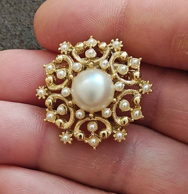 1970s Ornate Gold Tone Faux Pearl Starburst Brooch Pin