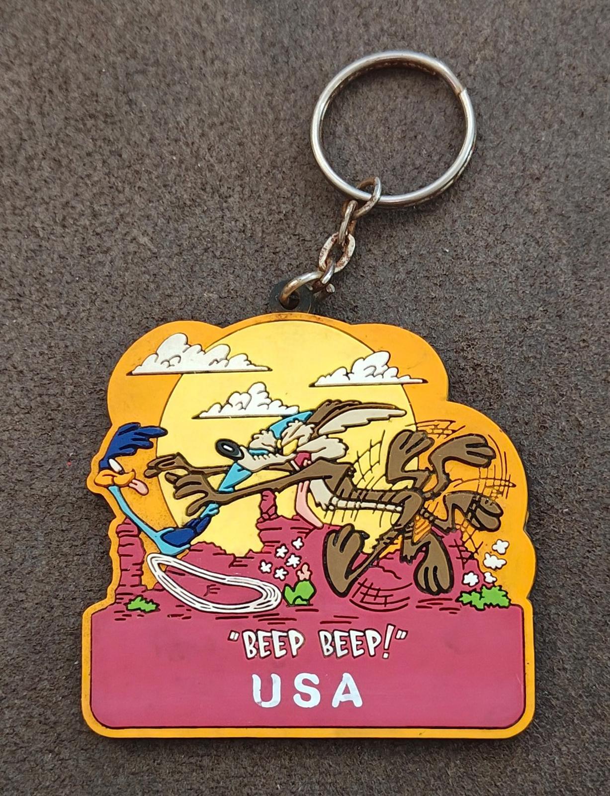 1997 Looney Tunes Wile E. Coyote & the Road Runner Keychain