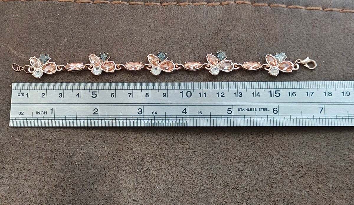 Pretty Paparazzi Rose Gold Floral Bracelet