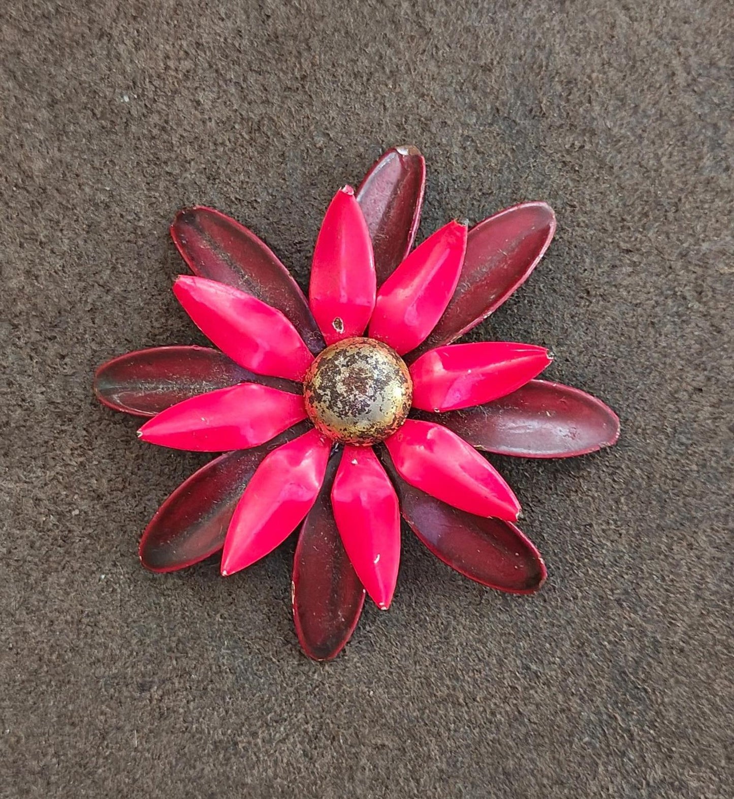 1980's Daisy Flower Red and Burgundy Enamel Metal Pin Brooch