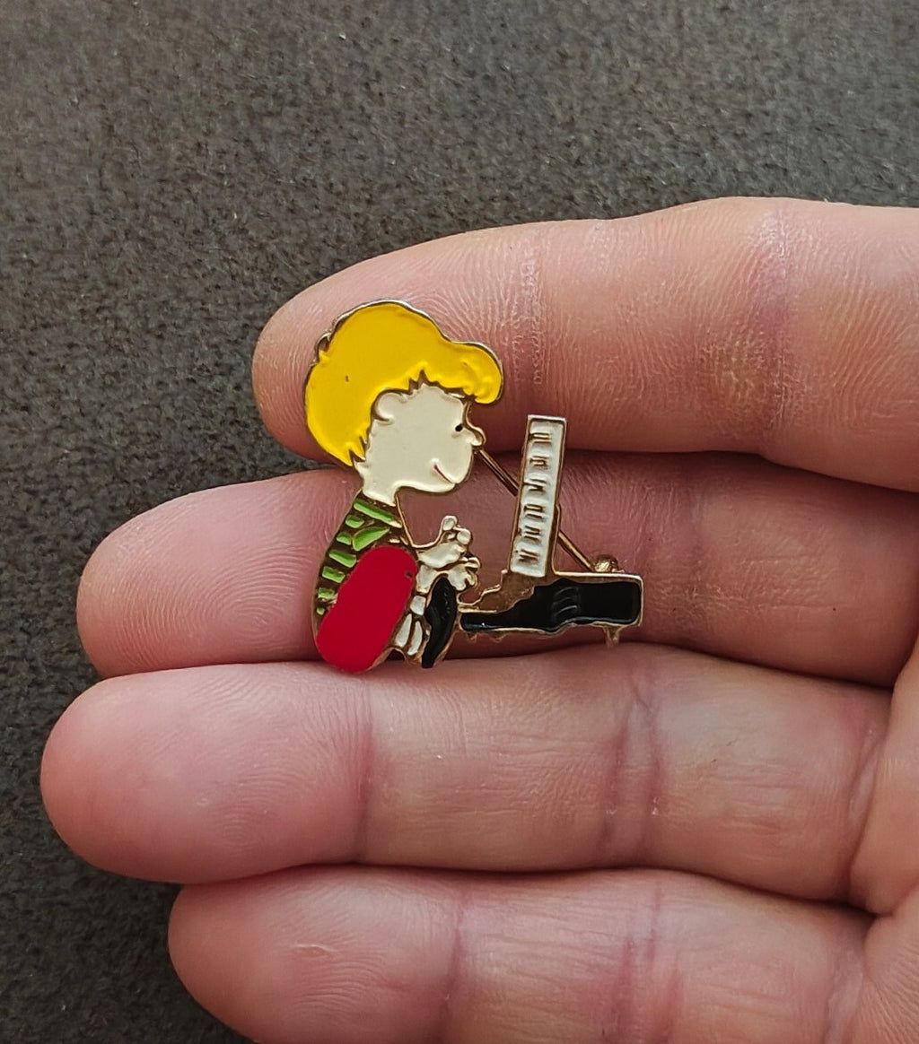 1970s Rare Peanuts Schroeder Playing Piano Cloisonné Gold Tone Enamel Pin