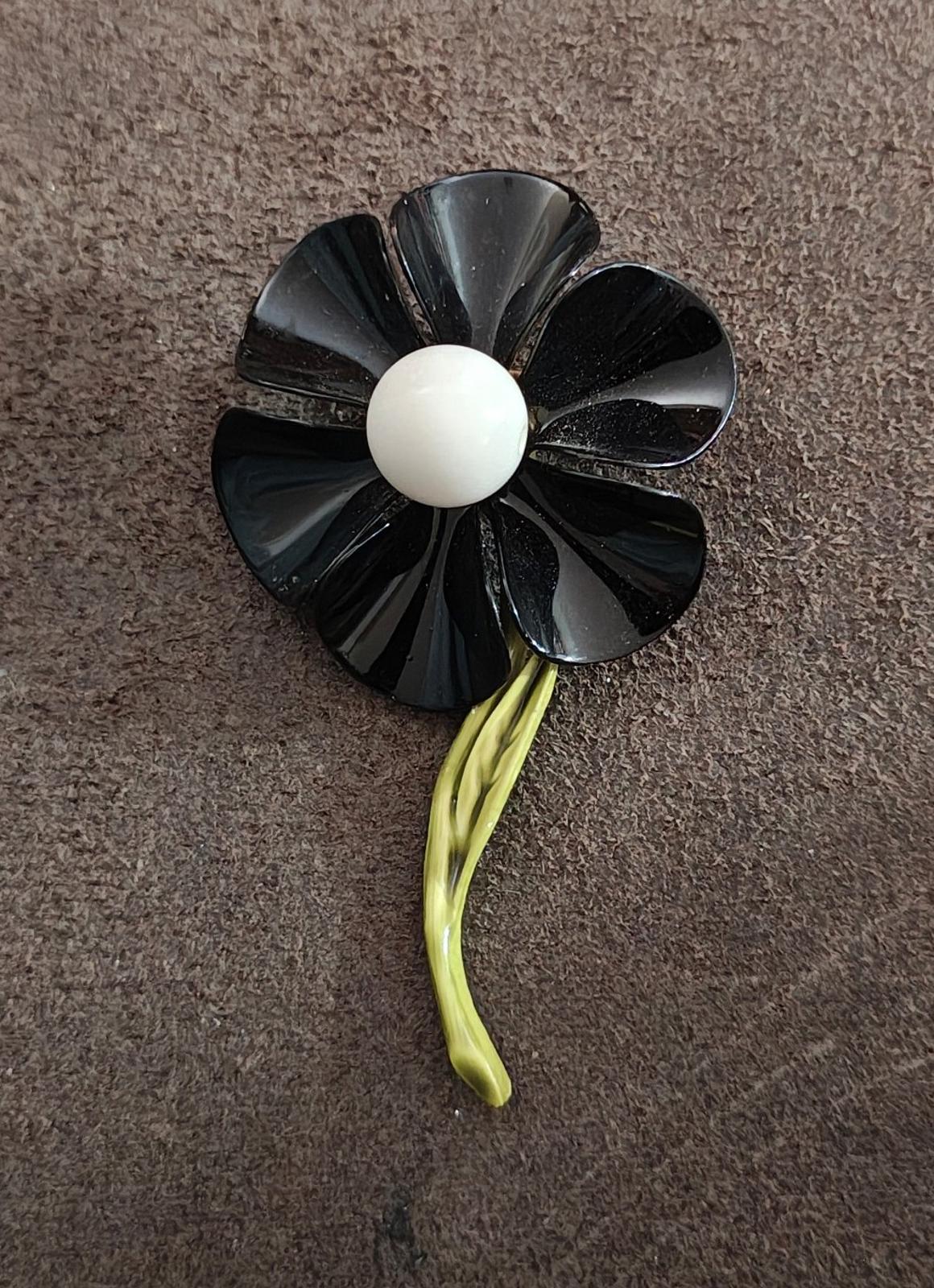 1980s Vintage Rare Flower Black and Green Enamel Metal Brooch Pin