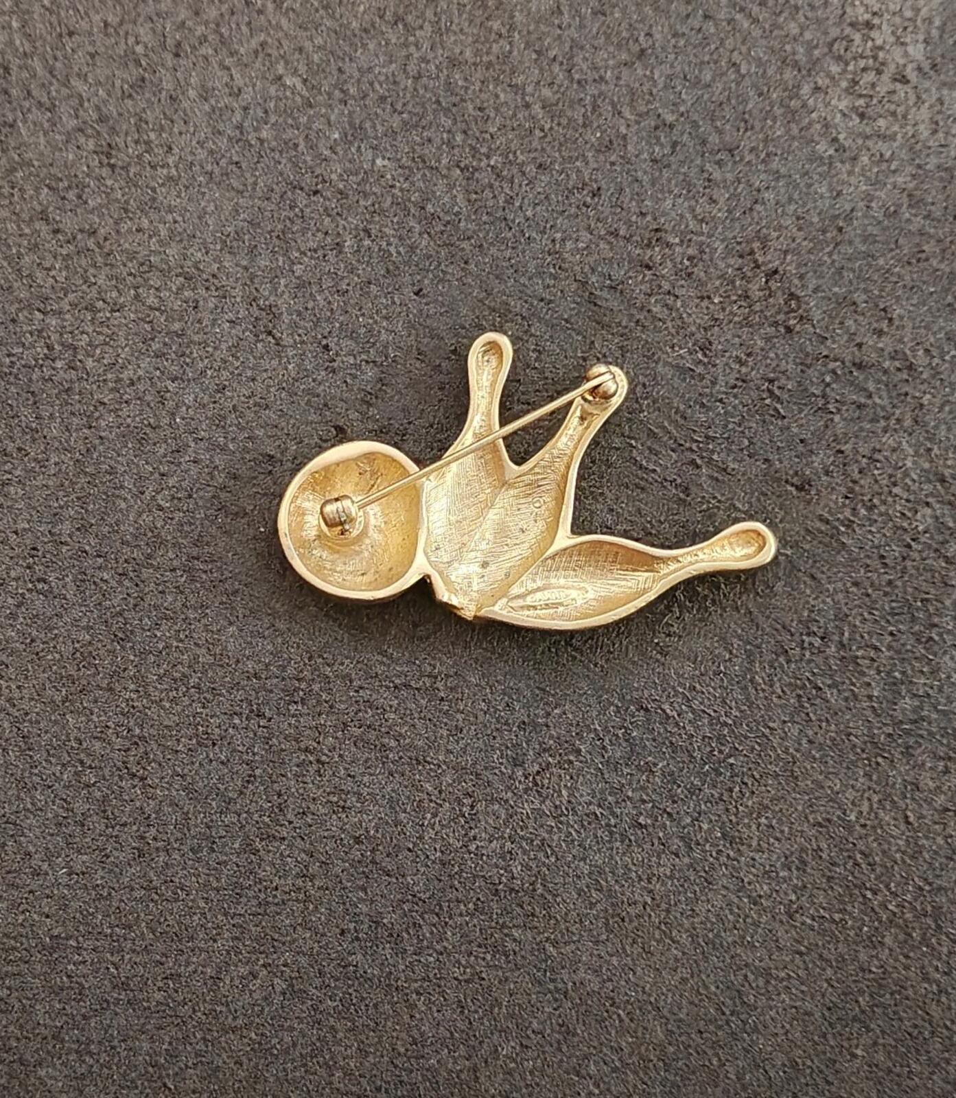 1996 Avon Matte Gold Tone Finish "My Favorite Hobby" Bowling Pin & Ball Brooch