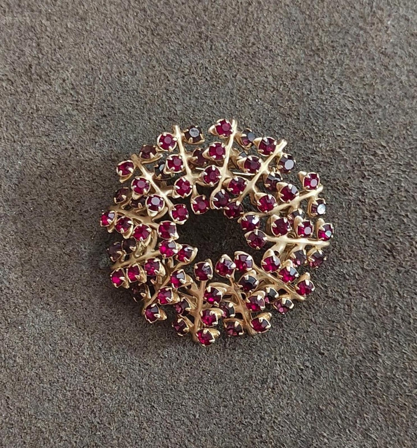 1970's Gorgeous Maroon Color Rhinestones Brooch Pin