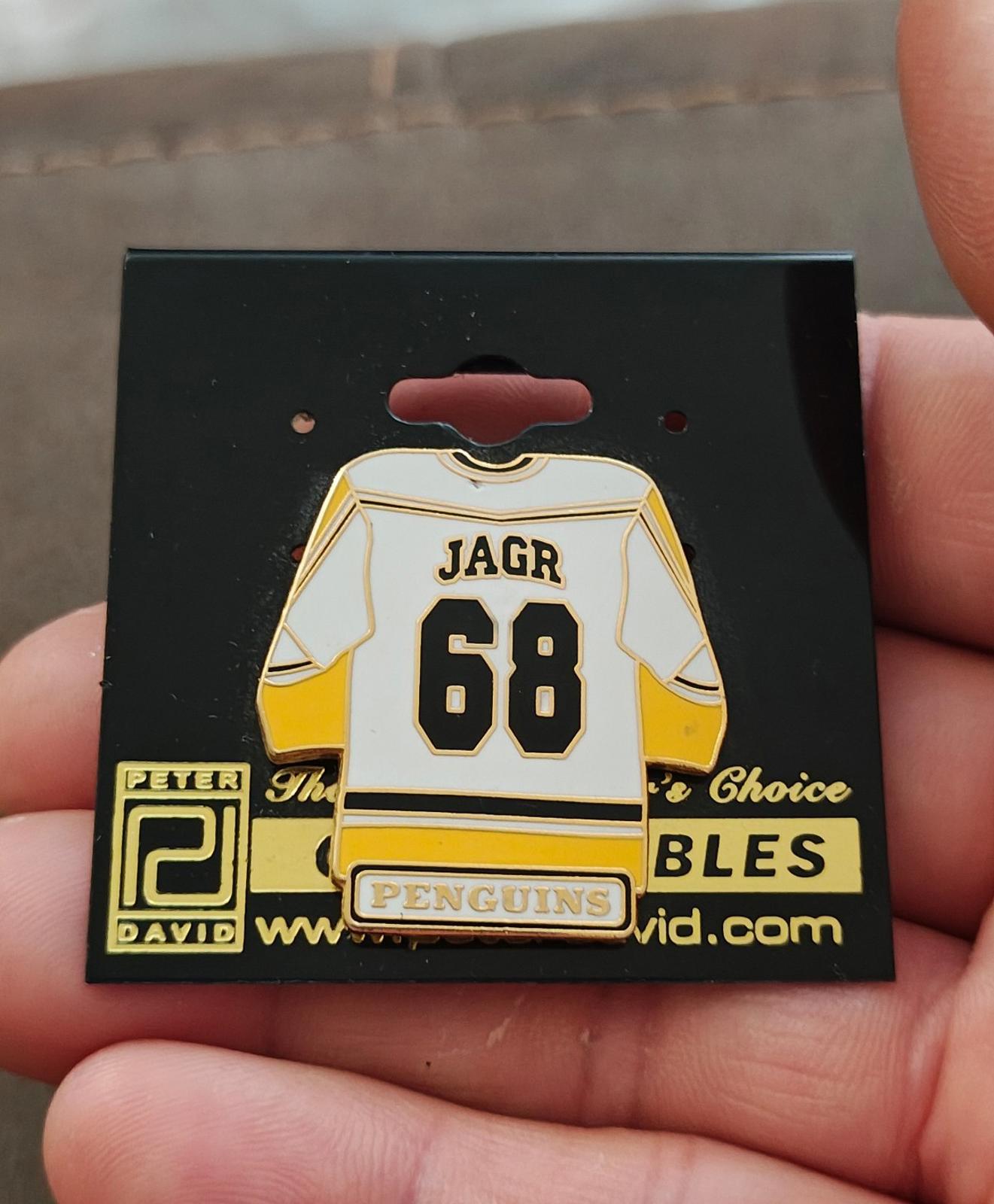 1990s Pittsburgh Penguins Jaromir Jagr #68 Jersey Gold Tone Enamel Pin