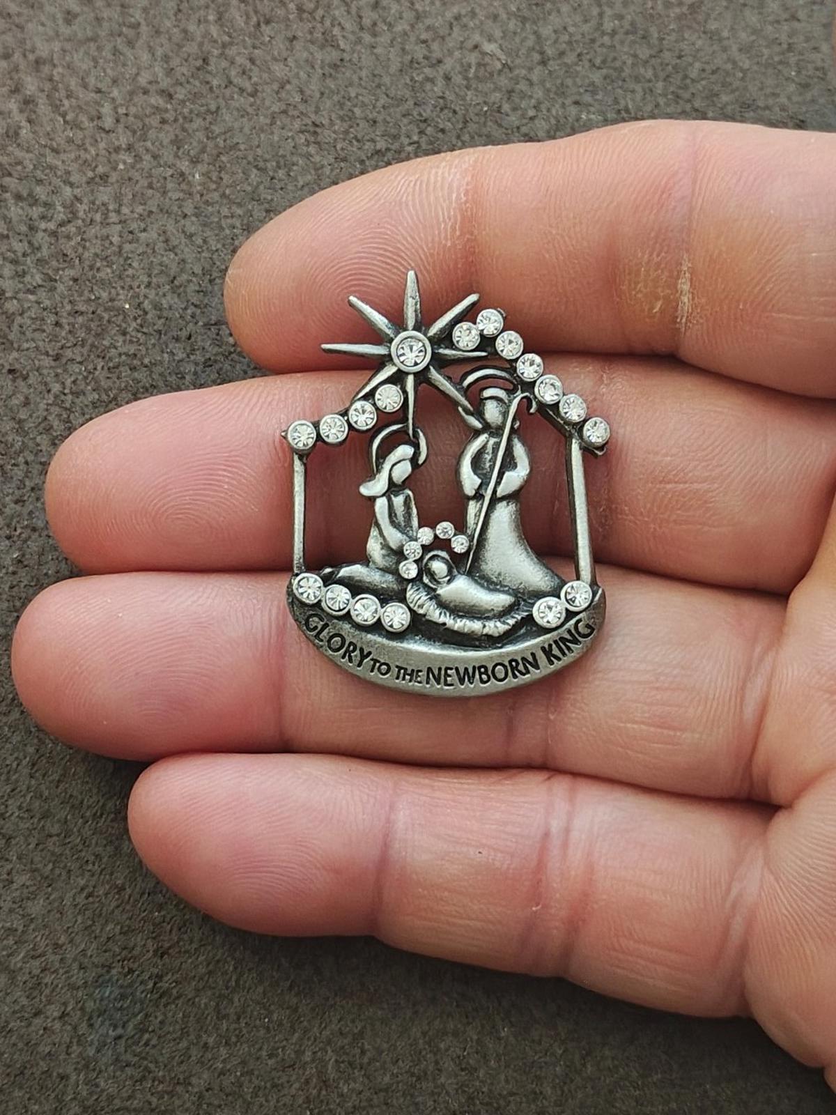 1980s Camco Glory to the Newborn King Pewter With Rhinestones Nativity Brooch