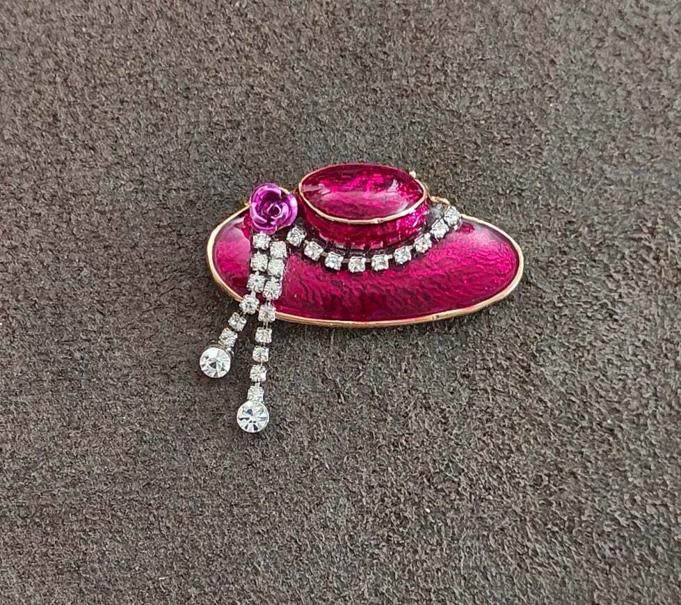 1990s Red Hat Society Gold Tone With Sparkling Rhinestones Enamel Brooch