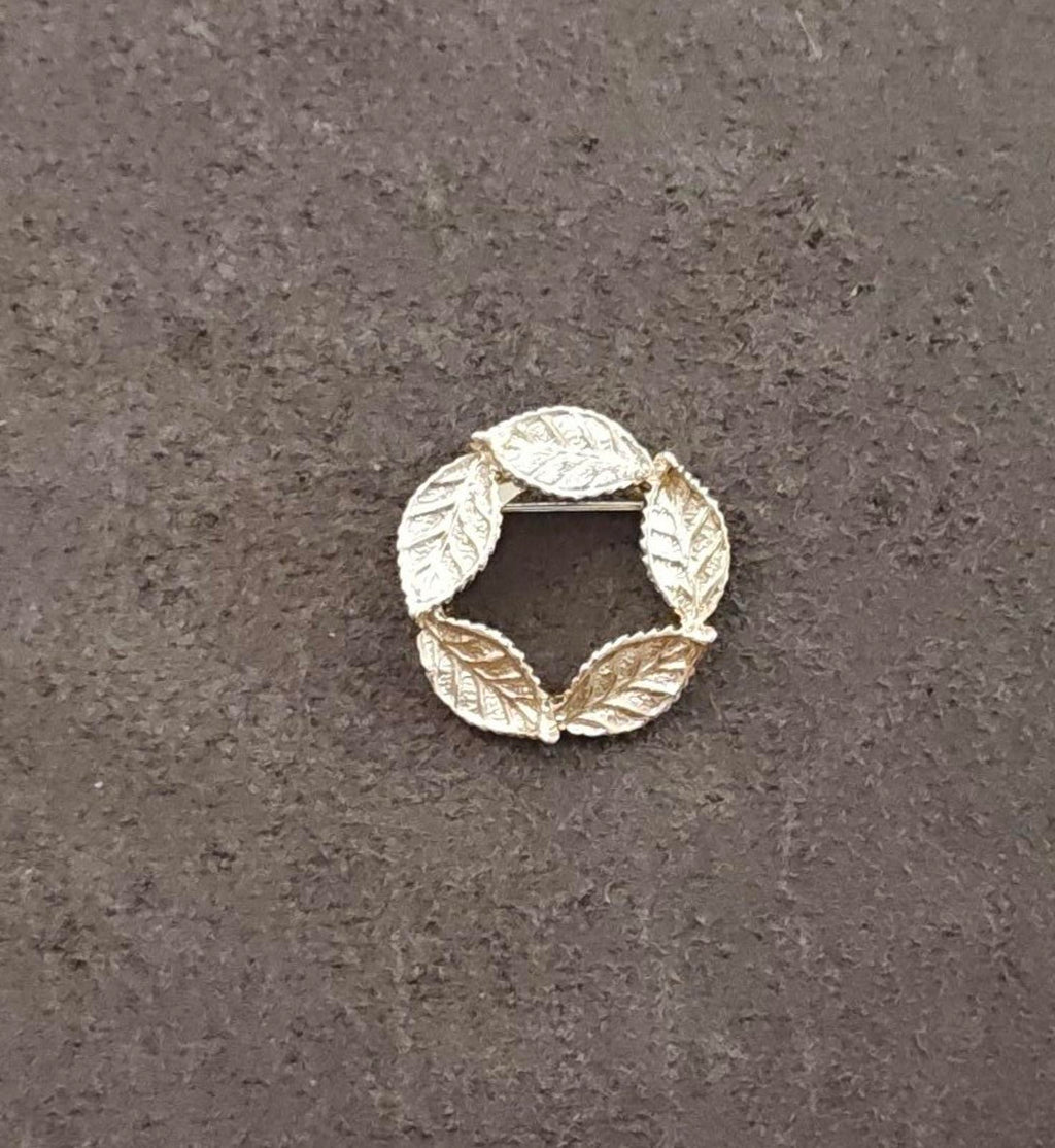 1960s Gerry's Gold Tone Textured Leaf Wreath Brooch