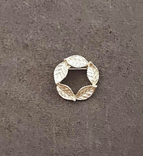 Gold leaf wreath brooch, circular frame with textured leaf details and open center