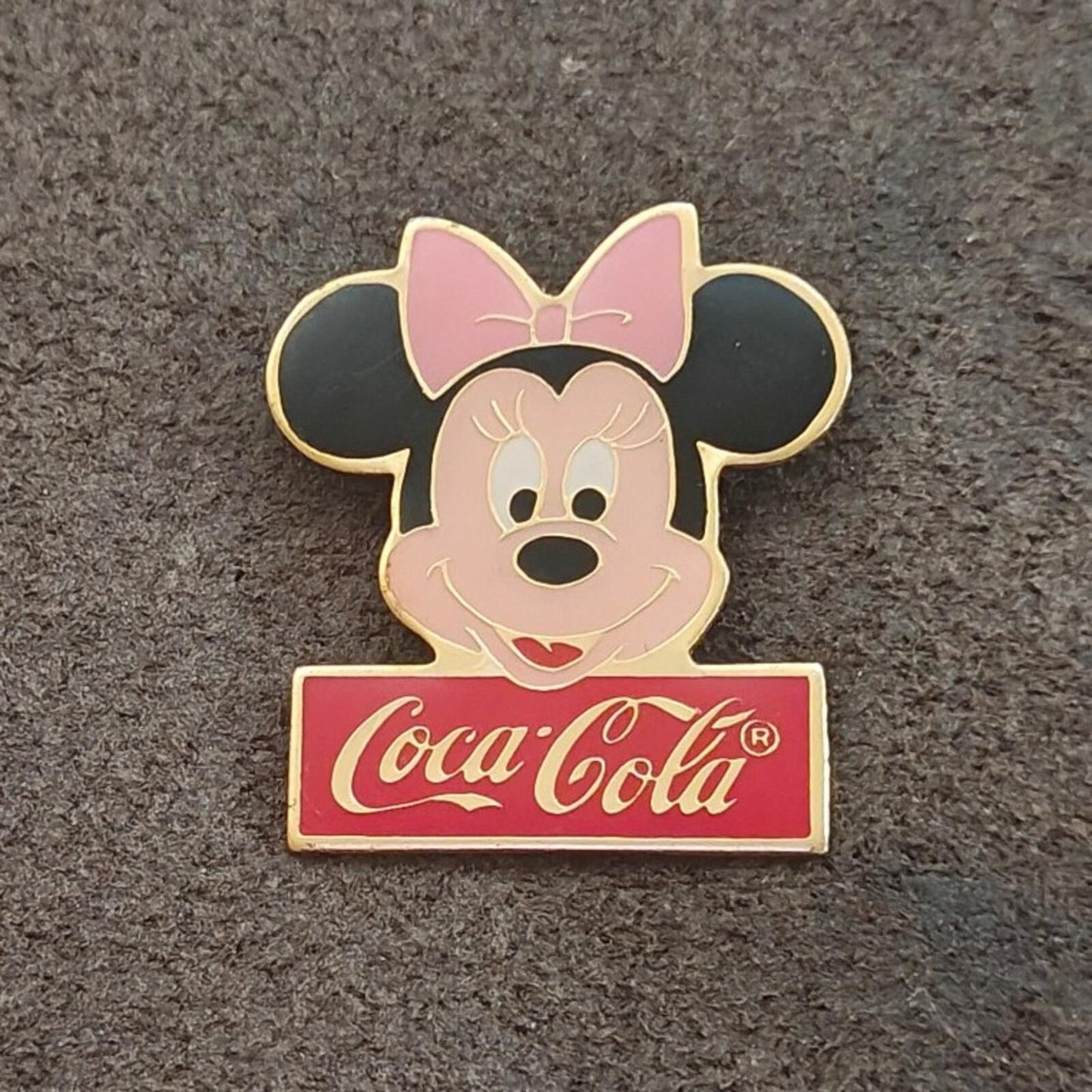1986 Vintage Coca-Cola Minnie Mouse Limited Edition Gold Tone Enamel Pin