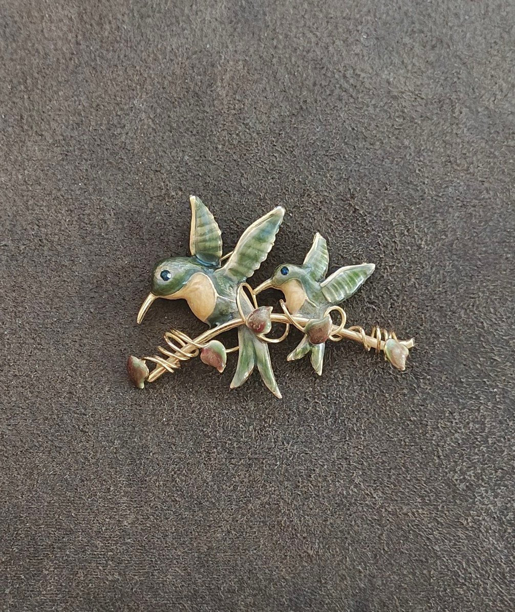 1970s/1980s Double Hummingbird Gold Tone & Green Enamel Brooch Pin.