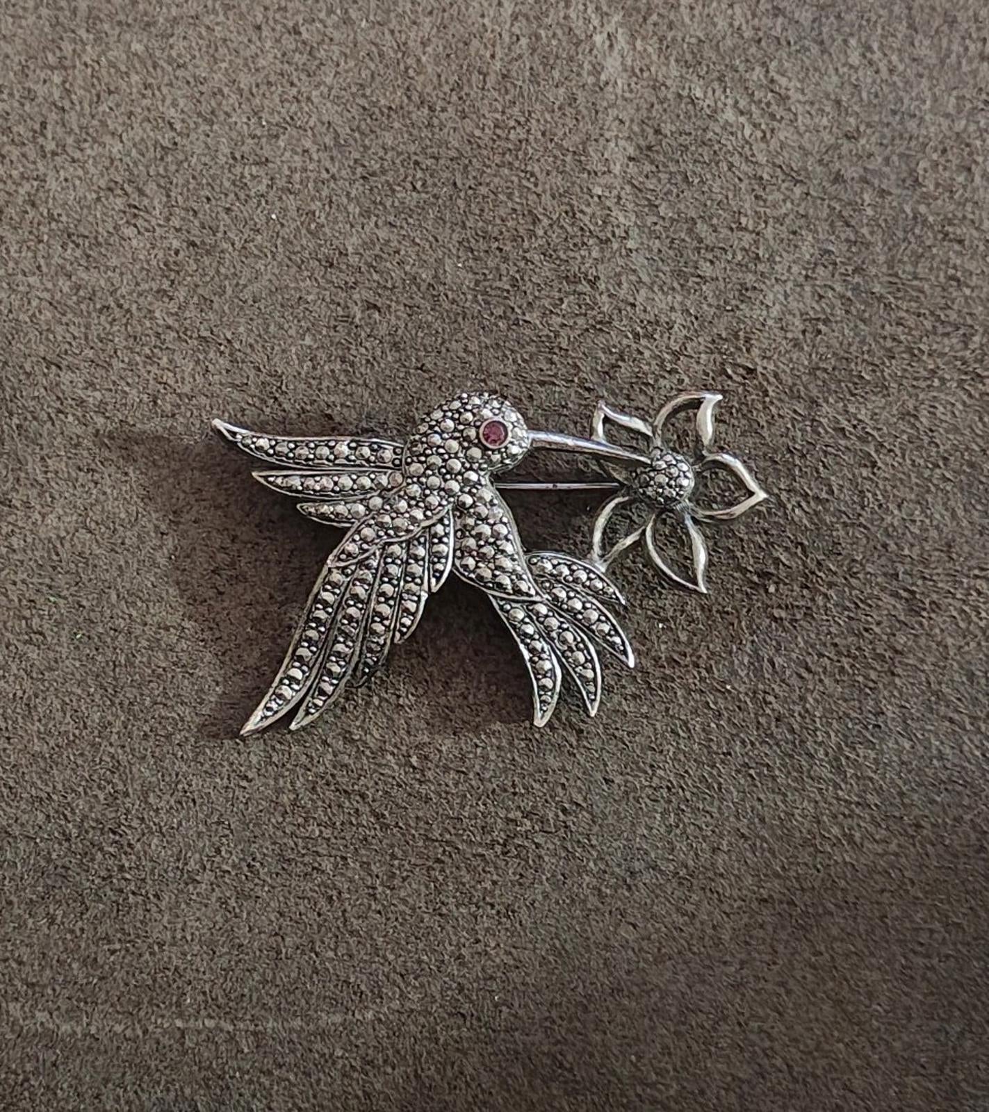 1990s Avon Silver Tone With Purple Rhinestone Eye Hummingbird Brooch Pin