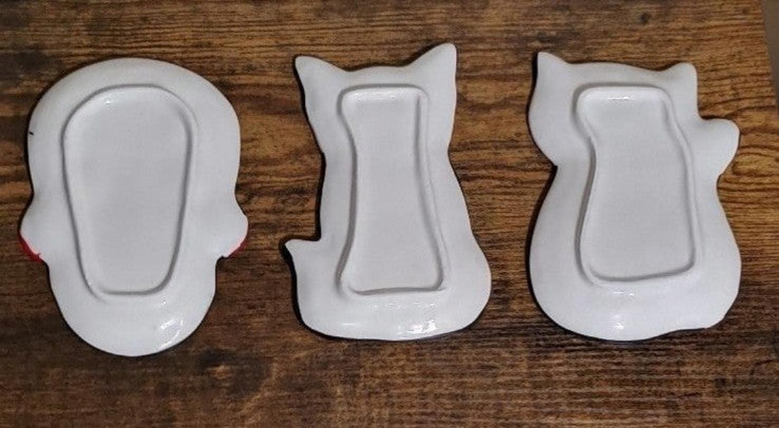3-piece trinket plate set with white cat-shaped backs and raised edges